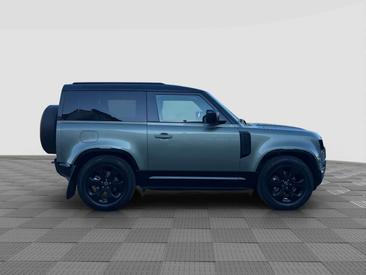 Land Rover Defender 90 D200 MHEV — photo 5