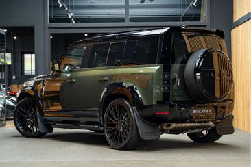 Land Rover Defender 110 P300e — photo 5