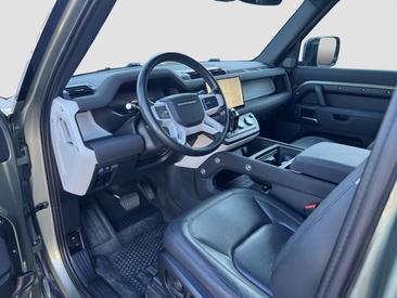 Land Rover Defender 90 D200 MHEV — photo 6