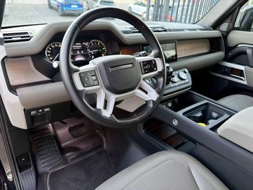 Land Rover Defender 90 D250 MHEV — photo 11
