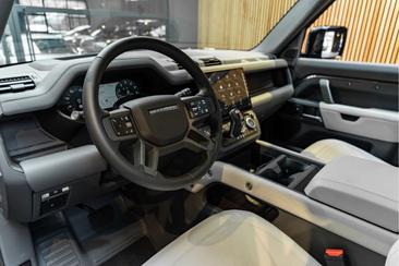 Land Rover Defender 110 P300e — photo 6