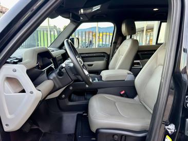 Land Rover Defender 90 D250 MHEV — photo 12