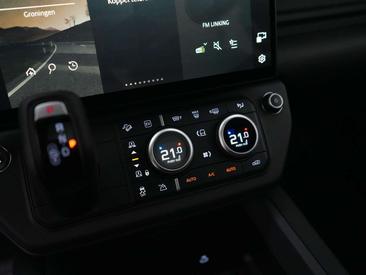 Land Rover Defender 110 P300e — photo 17