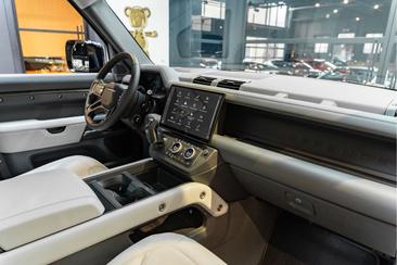 Land Rover Defender 110 P300e — photo 8