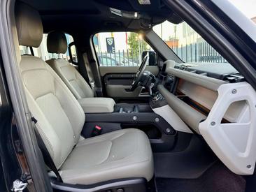 Land Rover Defender 90 D250 MHEV — photo 14