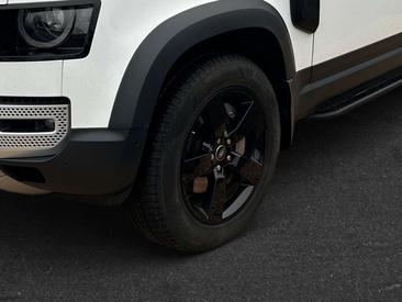 Land Rover Defender 110 D300 MHEV — photo 8