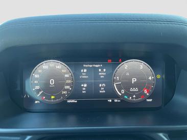 Land Rover Defender 90 D200 MHEV — photo 12