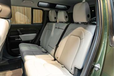 Land Rover Defender 110 P300e — photo 10