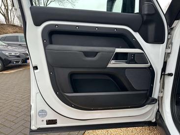 Land Rover Defender 110 D300 MHEV — photo 17