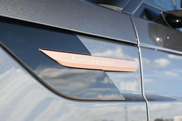 Land Rover Range Rover Sport P550e — photo 13