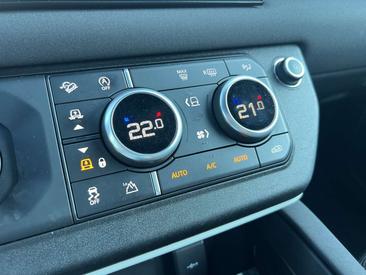 Land Rover Defender 90 D200 MHEV — photo 16
