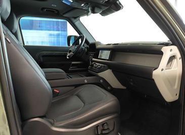 Land Rover Defender 90 D200 MHEV — photo 8