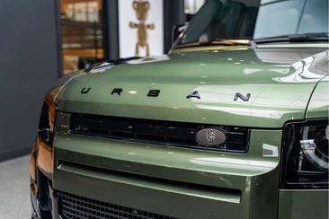 Land Rover Defender 110 P300e — photo 14