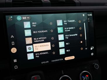 Land Rover Defender 110 P300e — photo 25