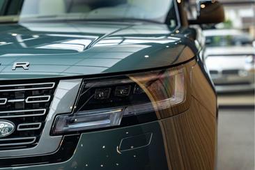 Land Rover Range Rover P460e — photo 16