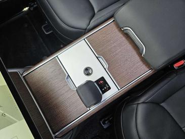 Land Rover Range Rover P460e — photo 4