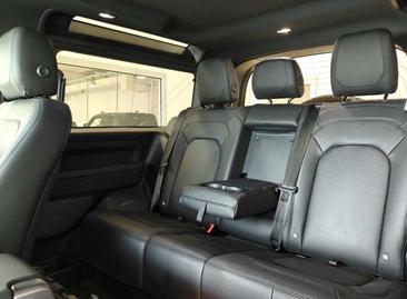 Land Rover Defender 90 D200 MHEV — photo 9