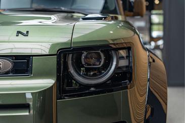 Land Rover Defender 110 P300e — photo 15