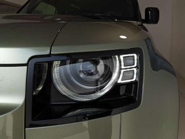 Land Rover Defender 90 D200 MHEV — photo 11
