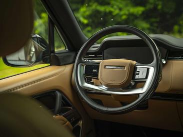 Land Rover Range Rover D350 — photo 28