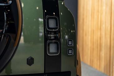 Land Rover Defender 110 P300e — photo 17