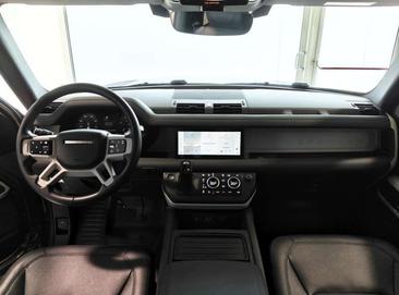 Land Rover Defender 90 D200 MHEV — photo 12