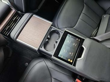 Land Rover Range Rover P460e — photo 9