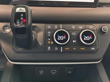 Land Rover Defender 90 D200 MHEV — photo 14