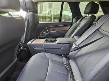 Land Rover Range Rover P460e — photo 10