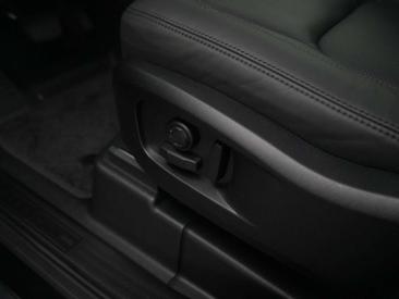 Land Rover Defender 110 P300e — photo 33
