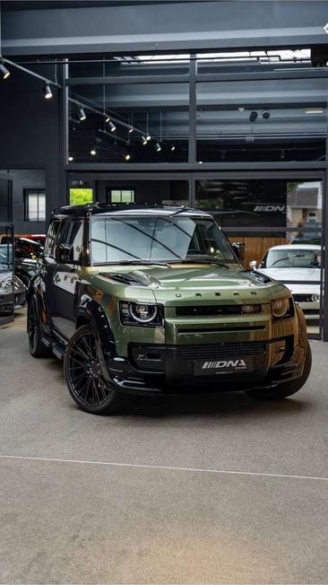 Land Rover Defender 110 P300e — photo 22