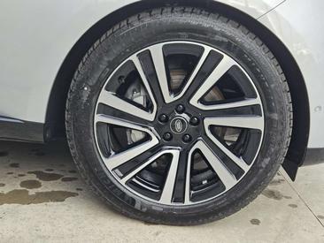 Land Rover Range Rover P460e — photo 13