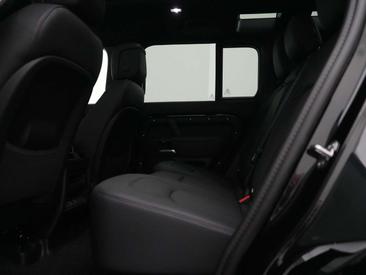 Land Rover Defender 110 P300e — photo 36
