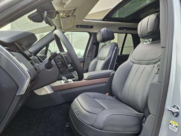 Land Rover Range Rover P460e — photo 16
