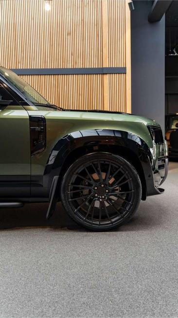 Land Rover Defender 110 P300e — photo 25