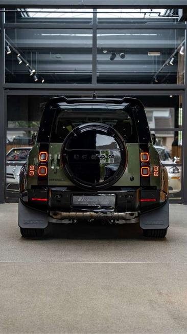 Land Rover Defender 110 P300e — photo 26