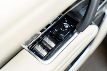 Land Rover Range Rover P460e — photo 27
