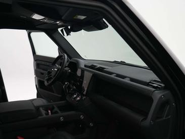 Land Rover Defender 110 P300e — photo 39