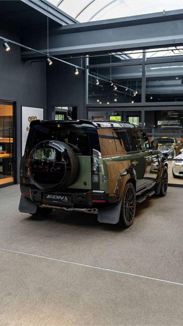 Land Rover Defender 110 P300e — photo 27