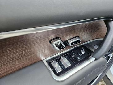 Land Rover Range Rover P460e — photo 19