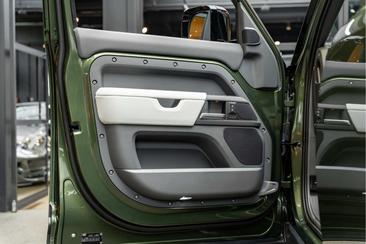 Land Rover Defender 110 P300e — photo 29