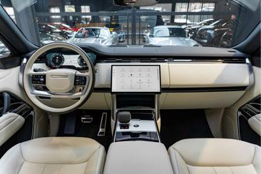 Land Rover Range Rover P460e — photo 30
