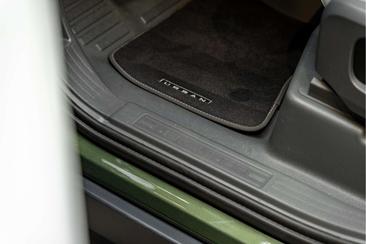 Land Rover Defender 110 P300e — photo 33
