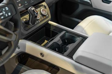 Land Rover Defender 110 P300e — photo 35