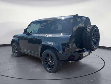Land Rover Defender 90 D200 MHEV — photo 3
