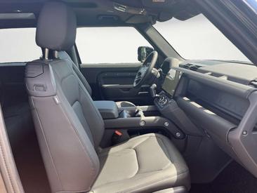 Land Rover Defender 90 D200 MHEV — photo 8
