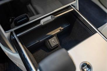 Land Rover Range Rover P460e — photo 40