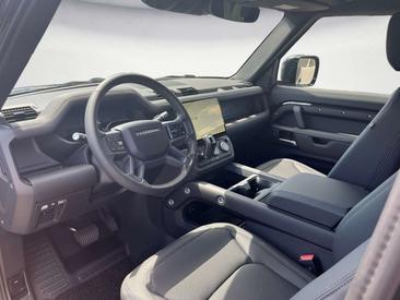 Land Rover Defender 90 D200 MHEV — photo 10