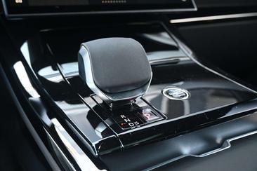 Land Rover Range Rover Sport P550e — photo 40