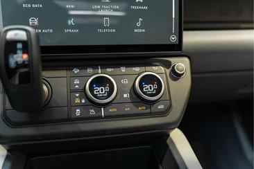 Land Rover Defender 110 P300e — photo 42